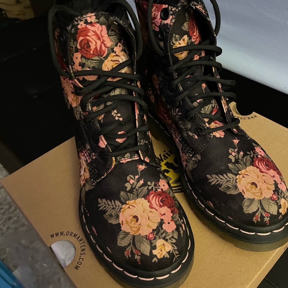 Vintage floral dr martens